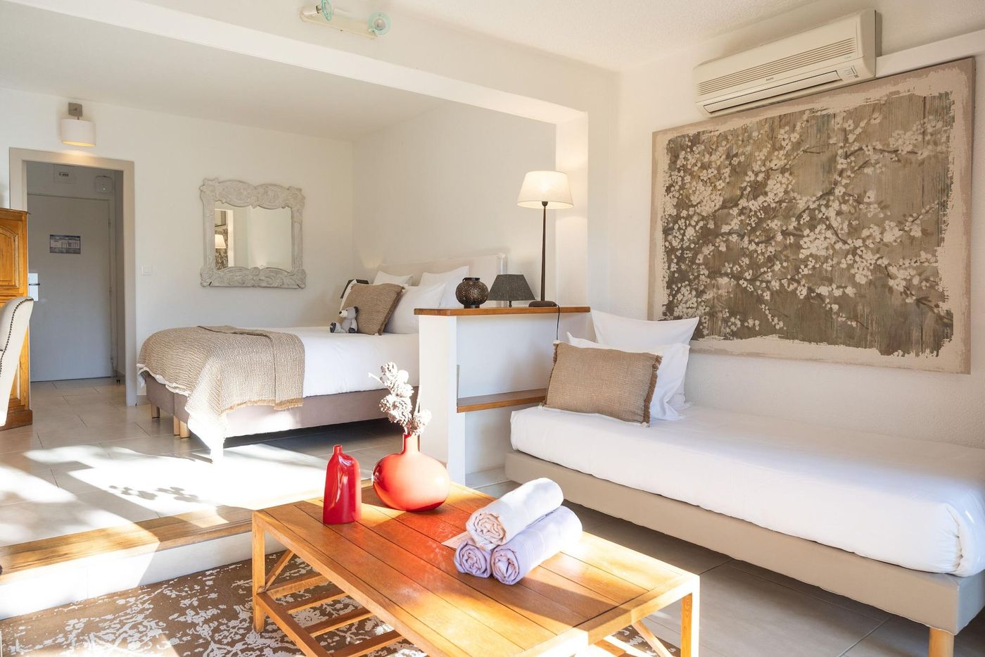 Font-Mourier-Hotel-Room-13