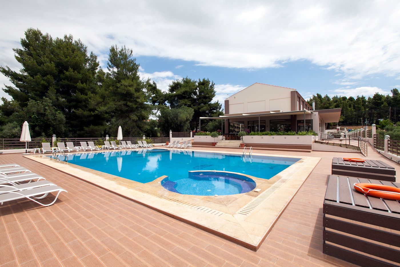 Simeon-Hotel-Pool-16