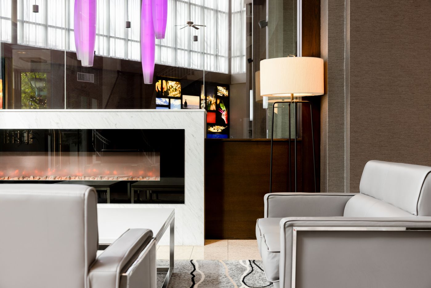 Executive-Plaza-Hotel-Conference-Centre-Coquitlam-BC-Lobby-16