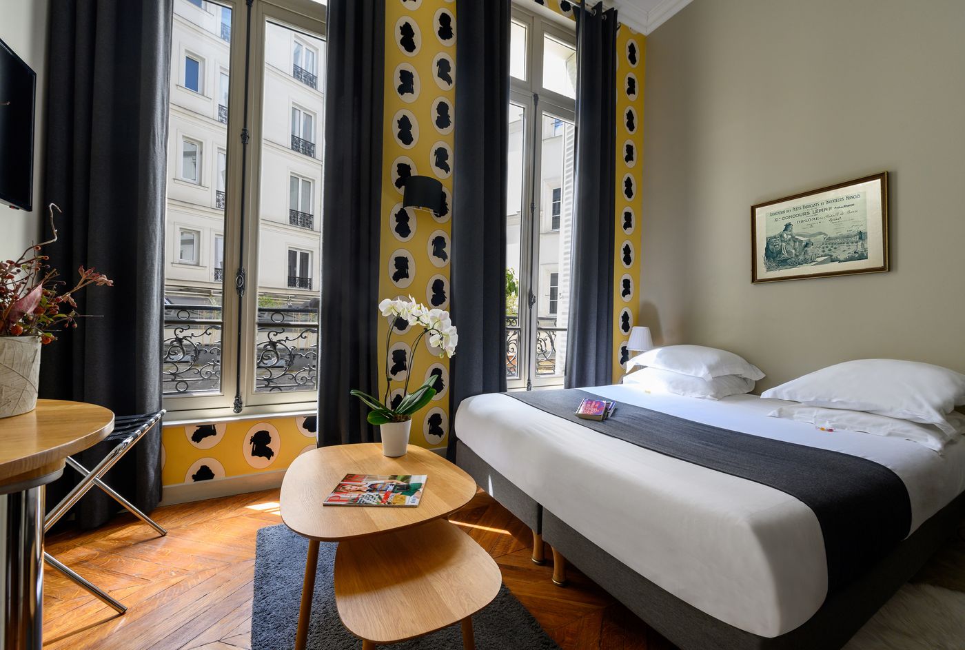 Suites-and-Hotel-Helzear-Champs-Elysees-Room-2