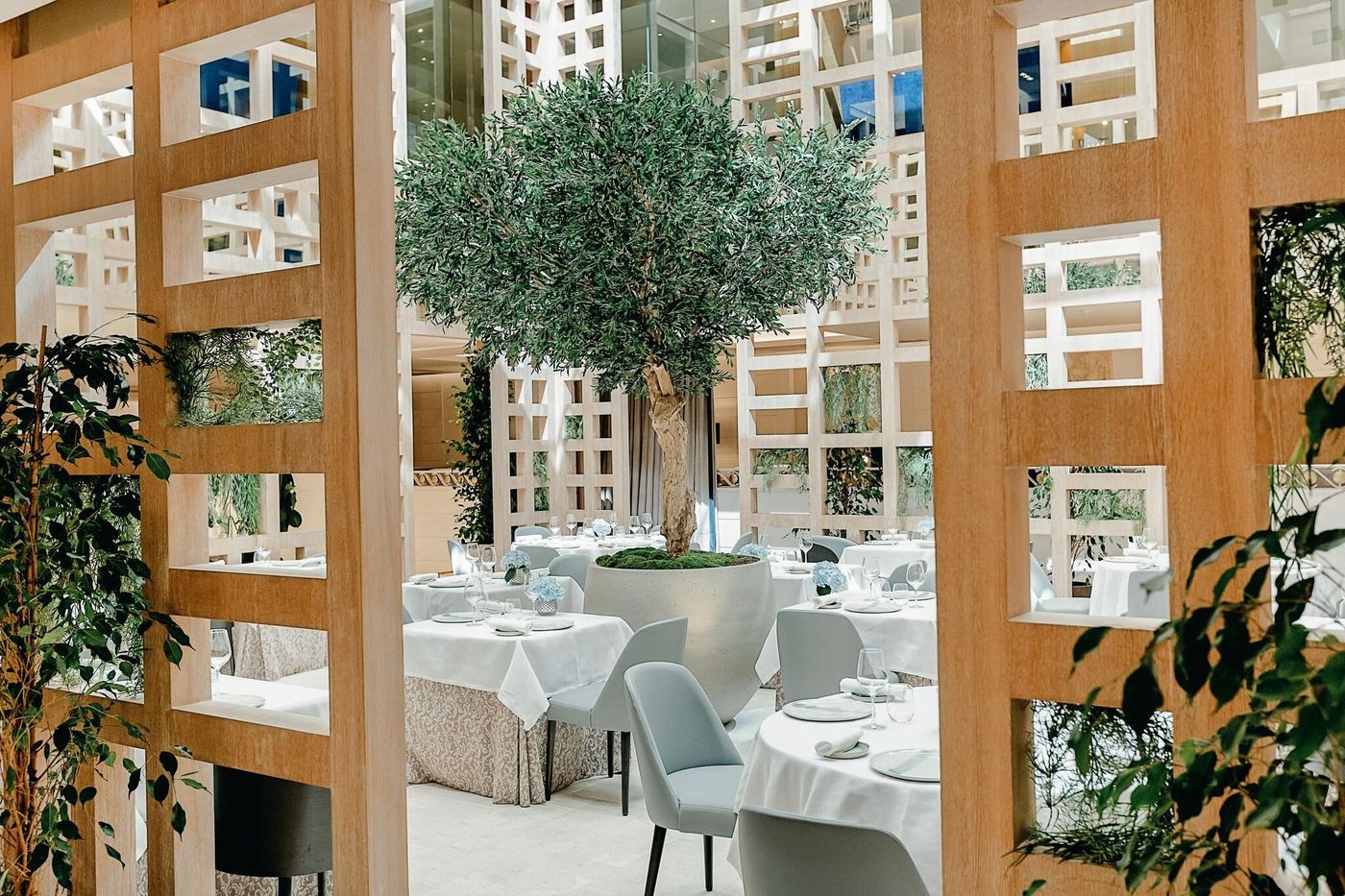 Hyatt-Regency-Hesperia-Madrid-Restaurant-13