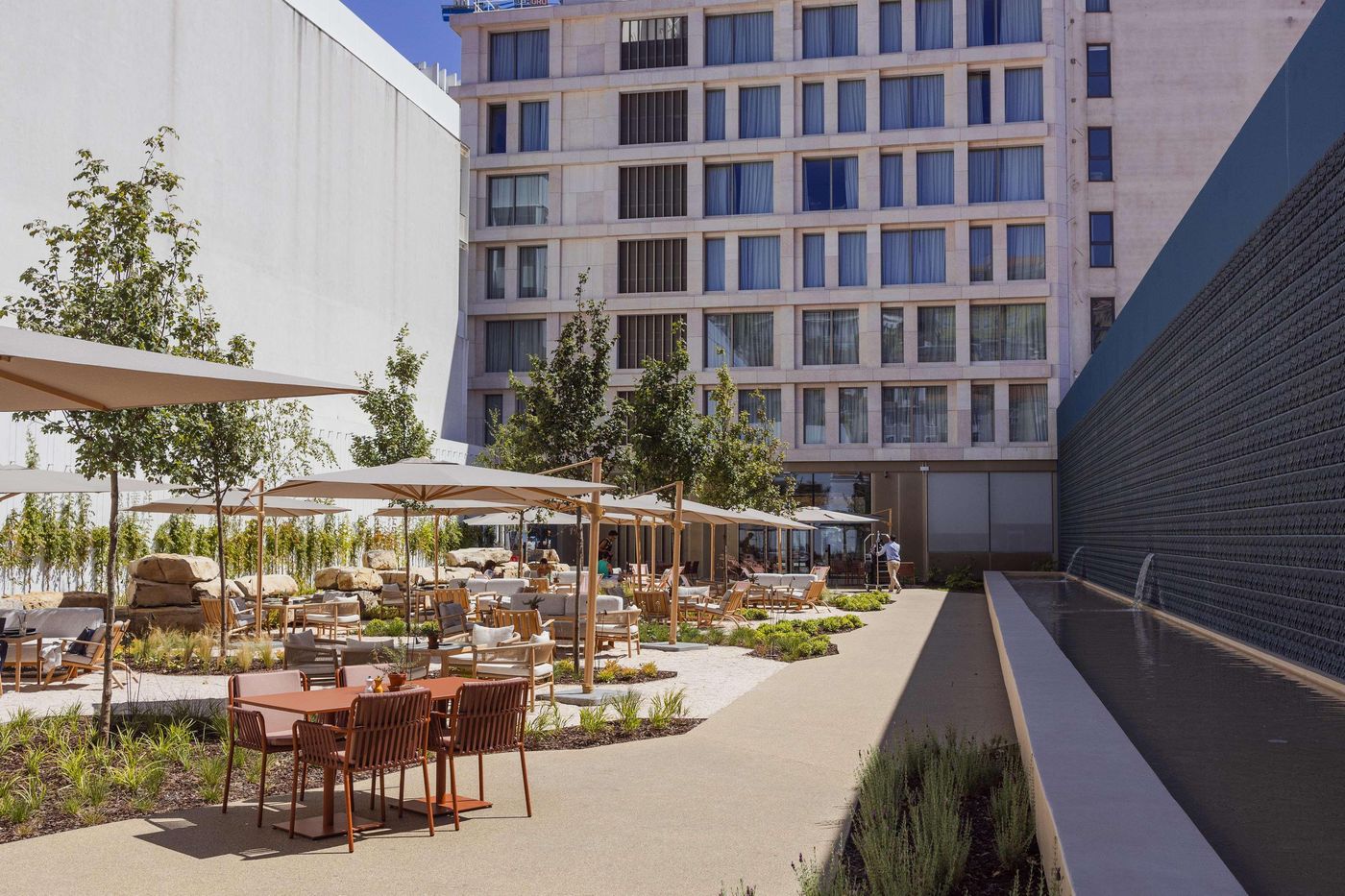 DUO-Hotel-Lisbon--Curio-Collection-By-Hilton-Restaurant-41