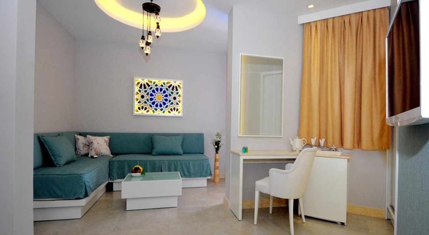 Sea Breeze Hotel & Apartments