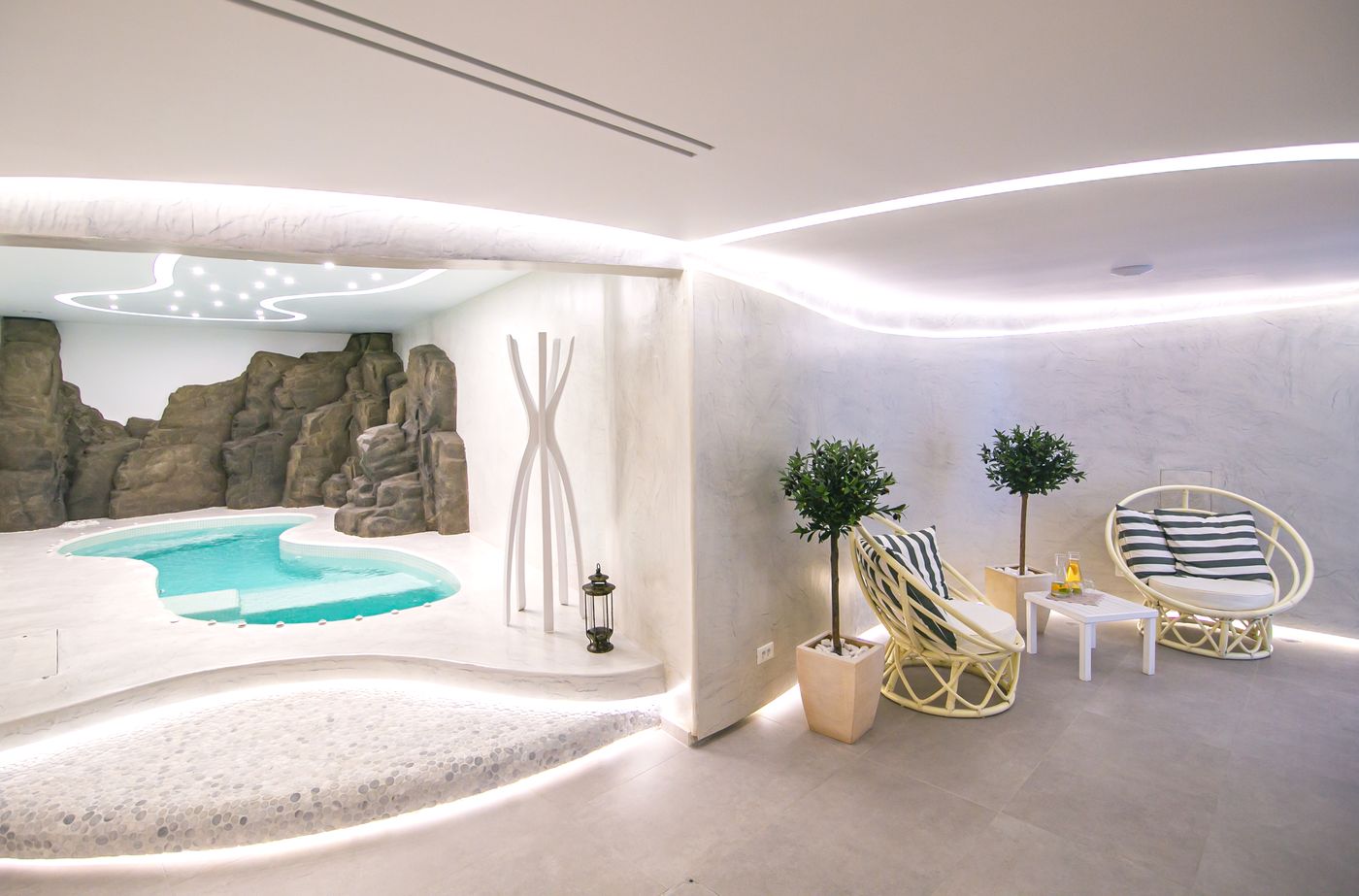 Acroterra-Rosa-Luxury-Suites-Sports-and-Entertainment-31