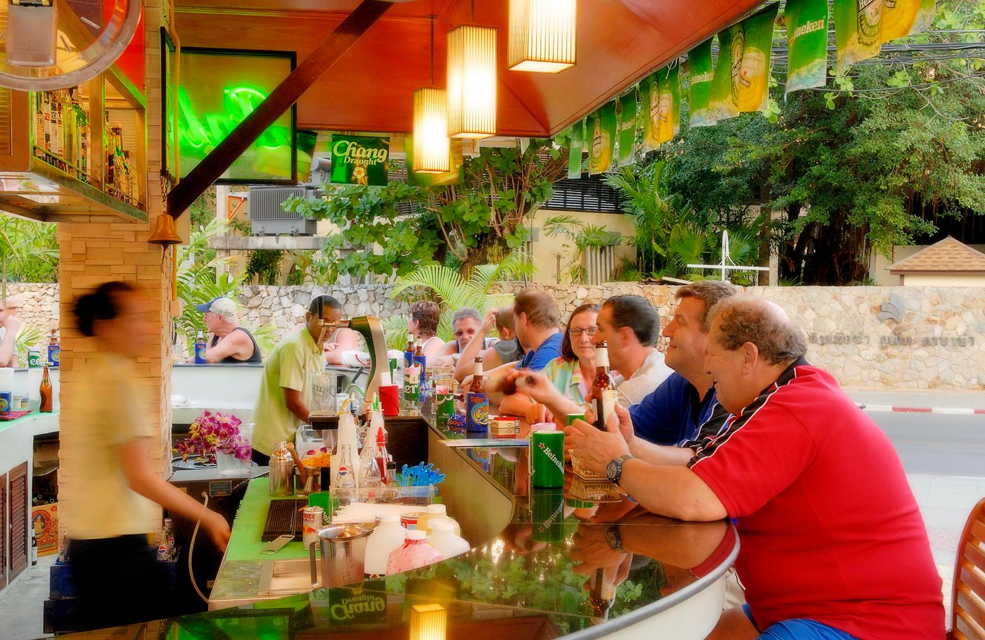 Thara-Patong-Beach-Resort-Bar-25