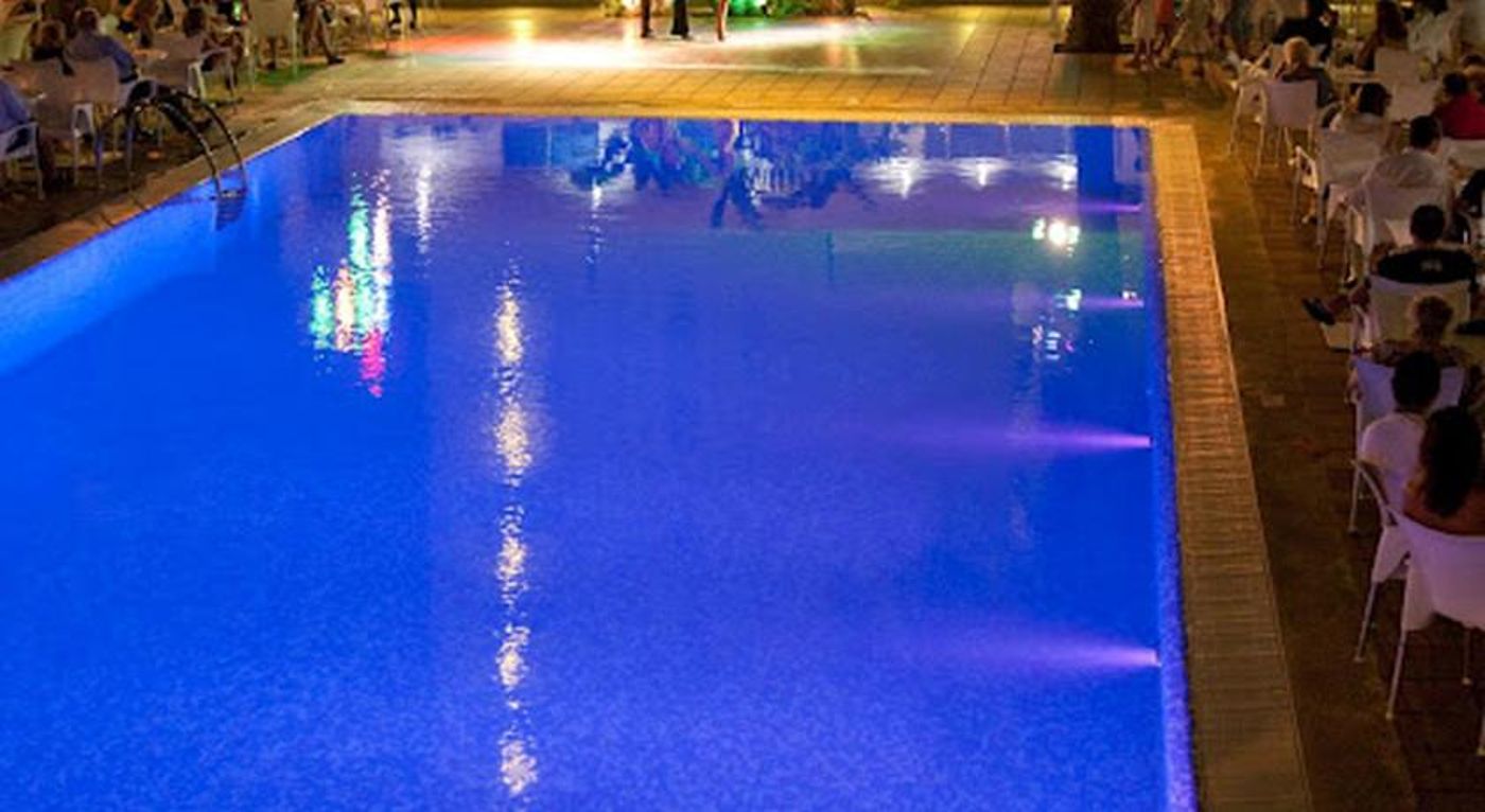 RH-Royal-Only-Adults-Pool-8