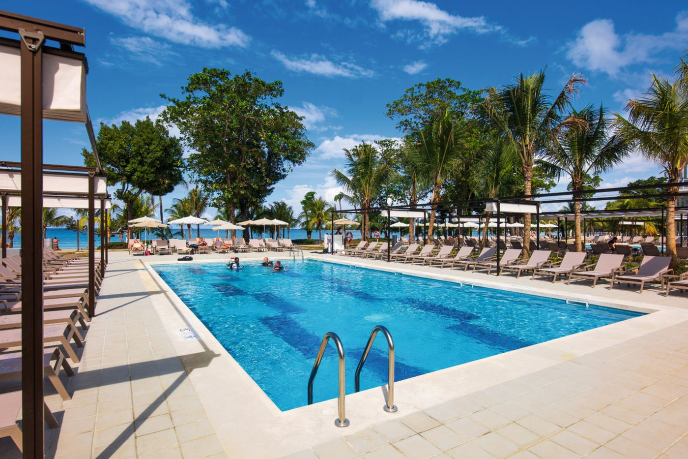 Riu-Palace-Tropical-Bay-All-Inclusive-Pool-1
