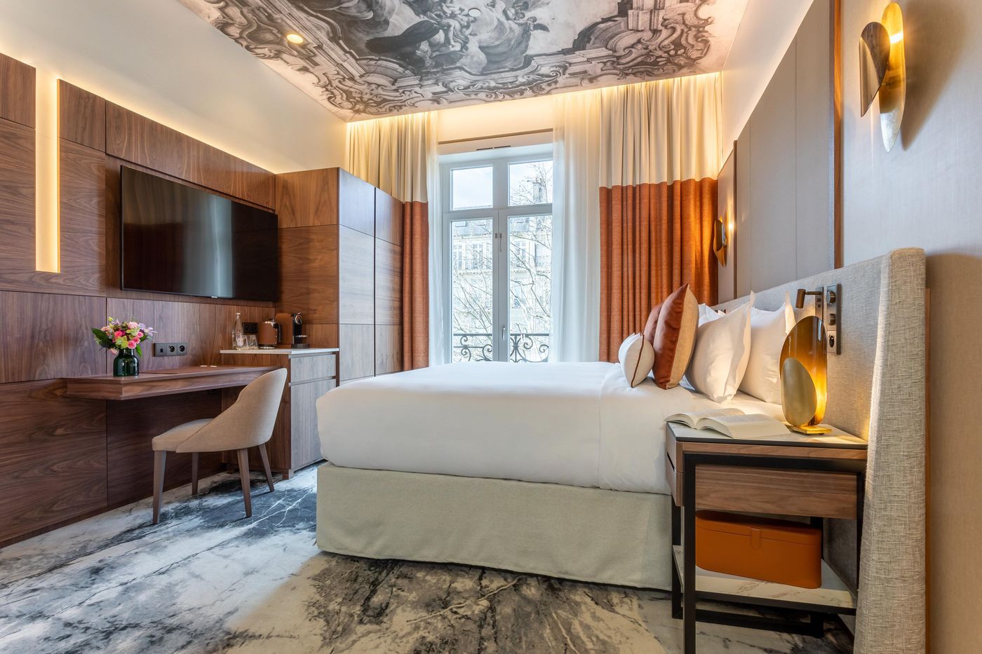 InterContinental-Paris---Champs-Elysees-Etoile--an-IHG-Hotel-Room-9