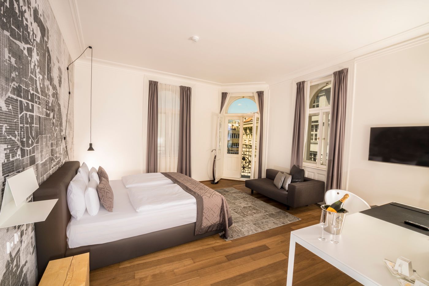 Golden-Crown-Room-14