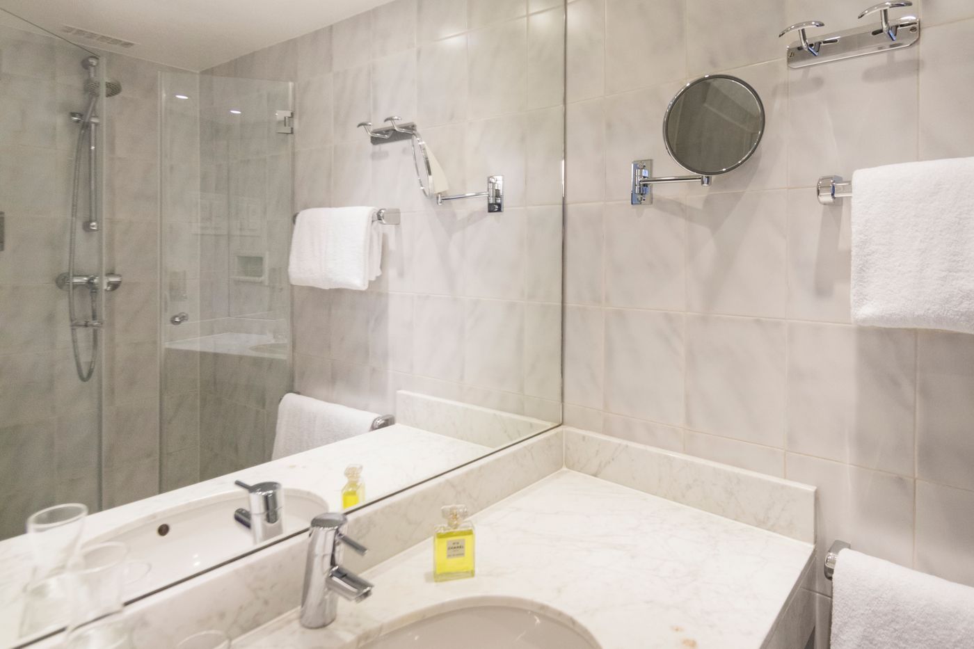 Saint-Germain---Paris-Room-48