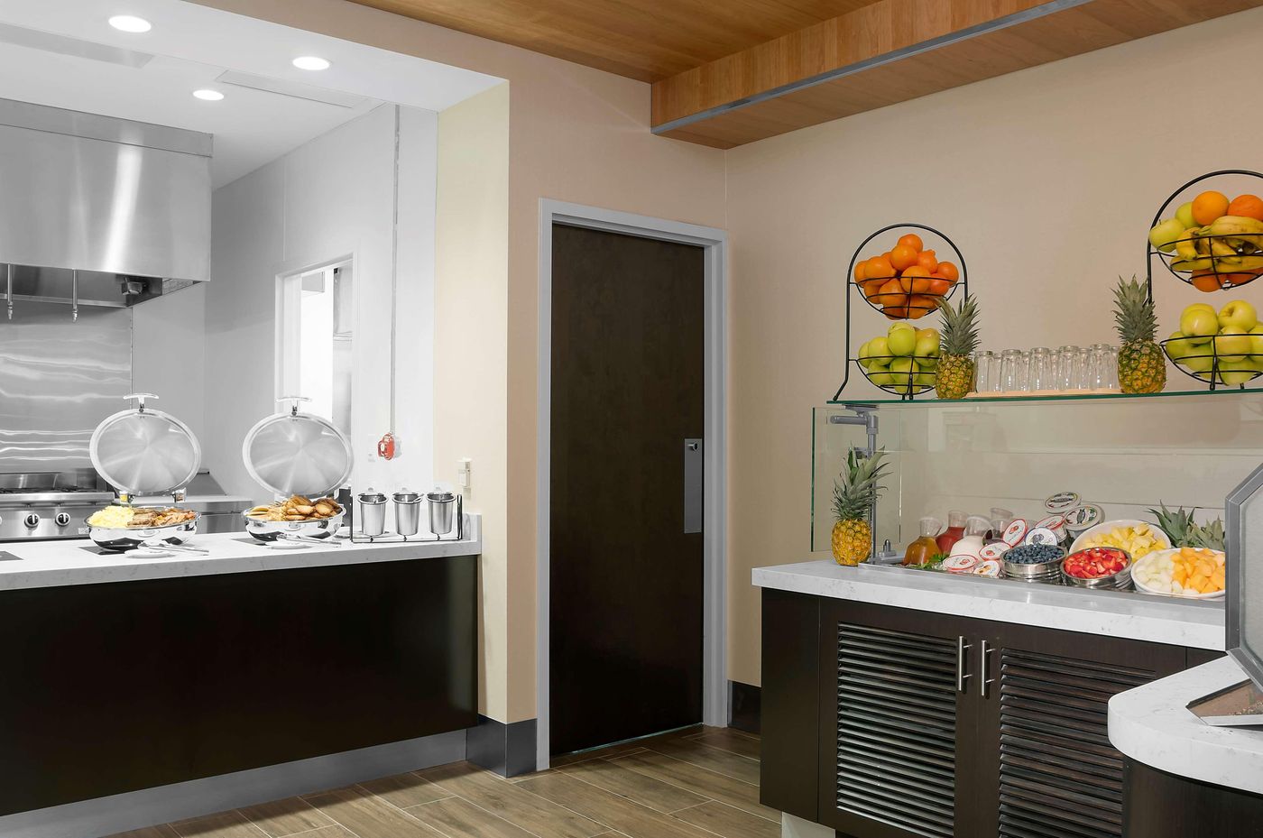 Hilton-Garden-Inn-New-York-Times-Square-Central-Restaurant-39