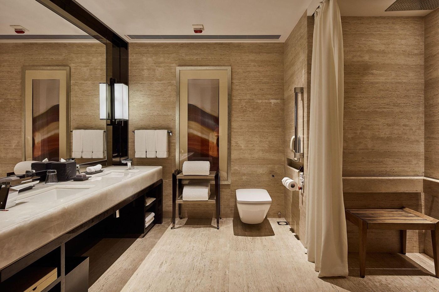 The-Ritz-Carlton--Hong-Kong-Room-55