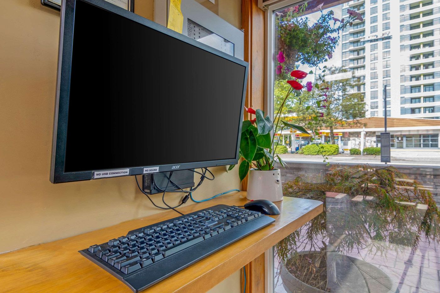 Econo-Lodge-Inn---Suites-N--Vancouver-Conferences-5