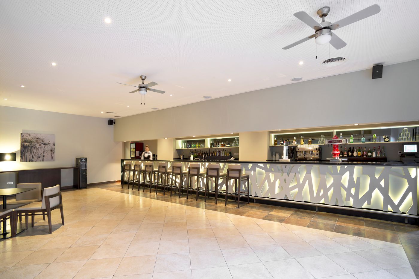 Barcelo-Punta-Umbr----a-Mar-Bar-54