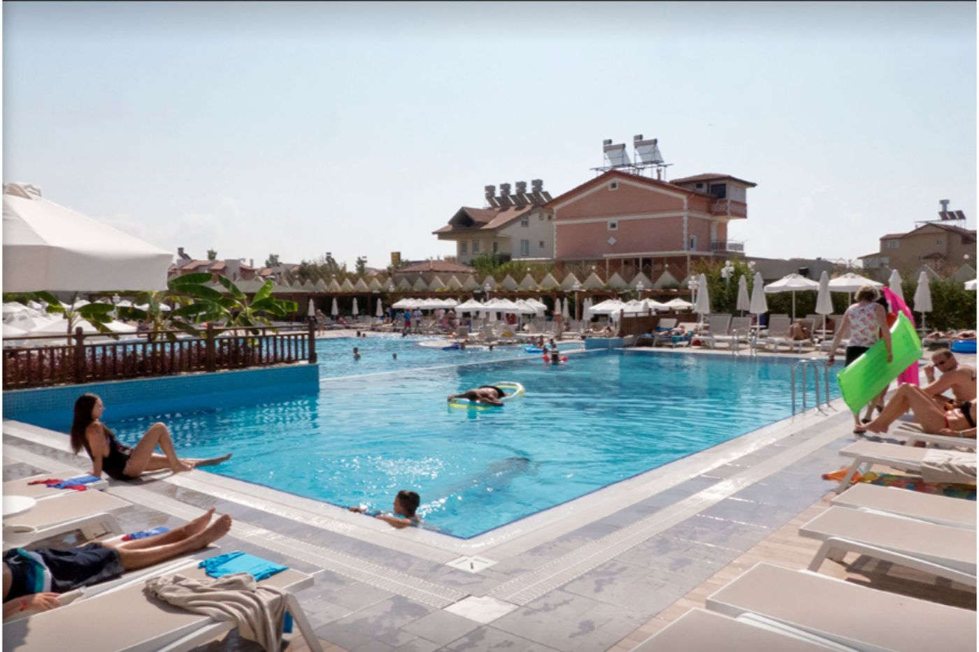 Side-Crown-Sunshine-Pool-9