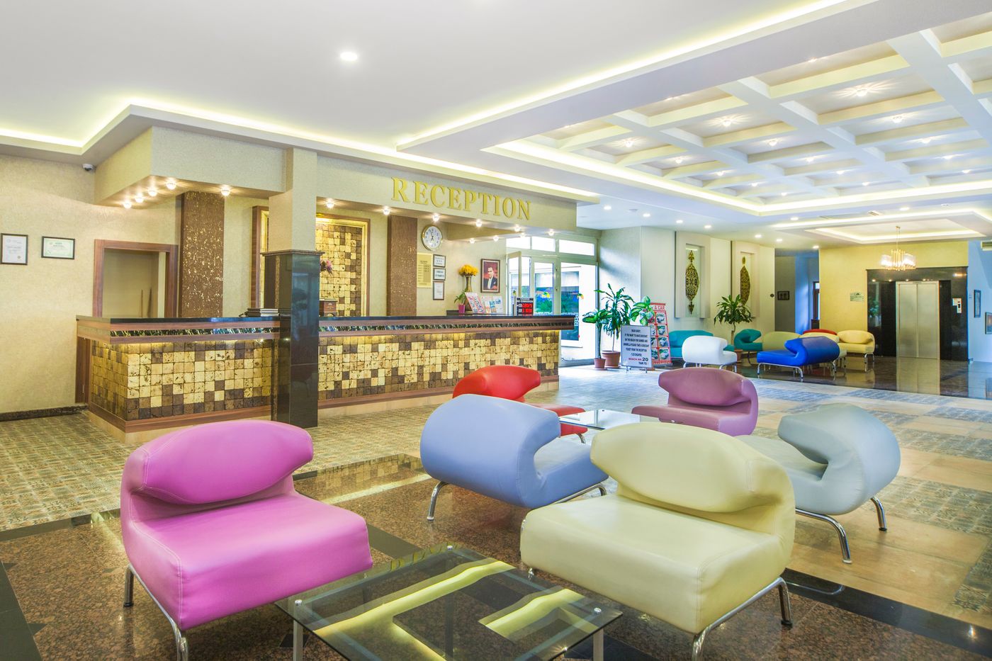 Kleopatra-Royal-Palm-Hotel-Lobby-39