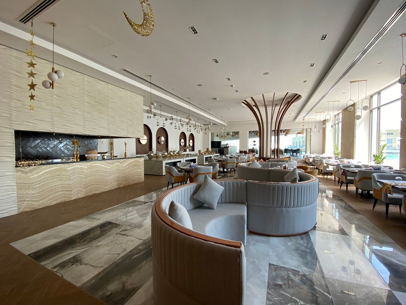   Dragon Hotel & Resort