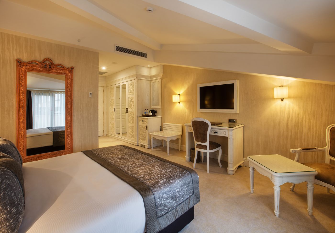 Ottomans-Life-Hotel-Deluxe-Room-4