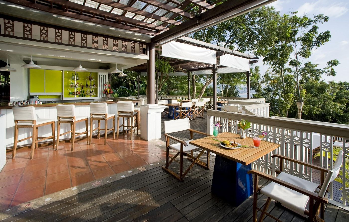 Centara-Villas--Phuket-Bar-11