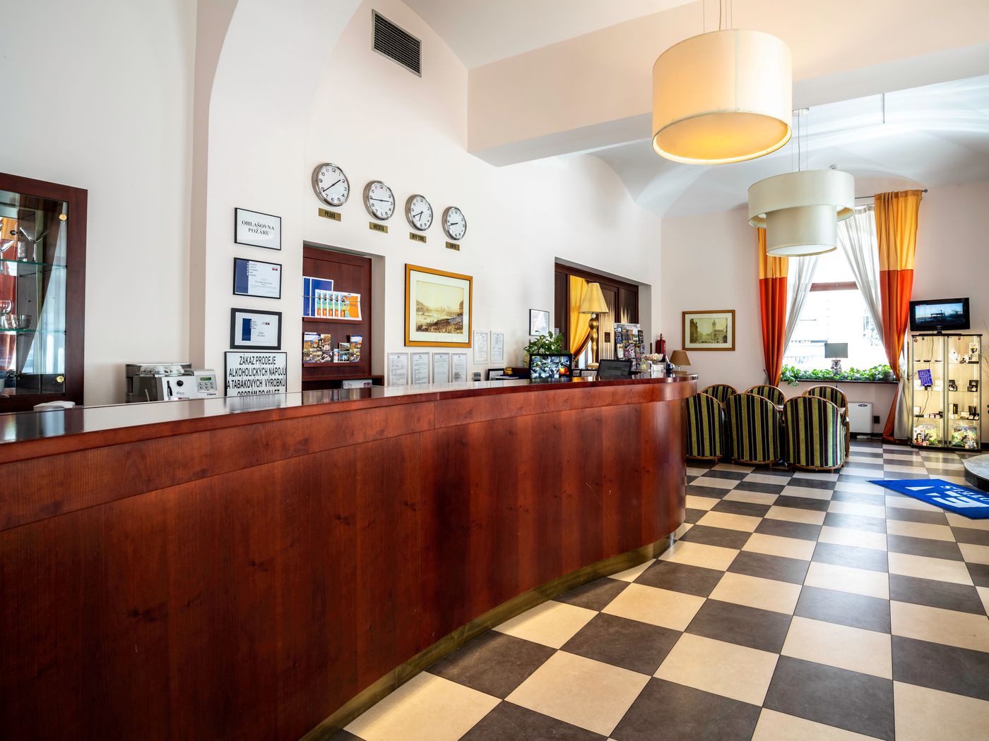 EA-Hotel-DownTown-Lobby-6