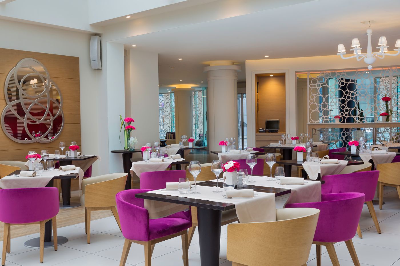 N-vY-Manotel-Restaurant-2