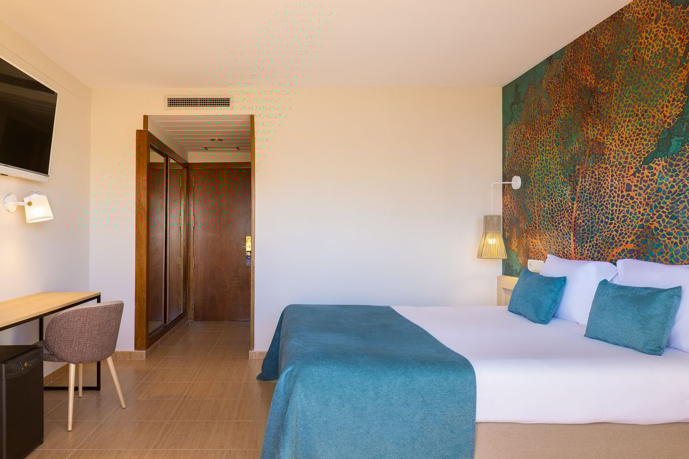 H-TOP-Amaika-Room-15