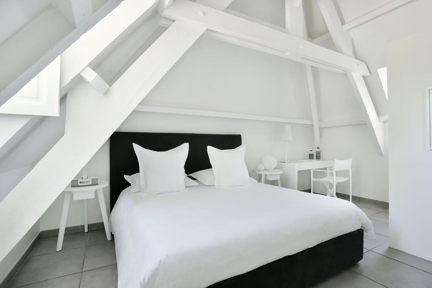 White-1921-Saint-Tropez-Room-19