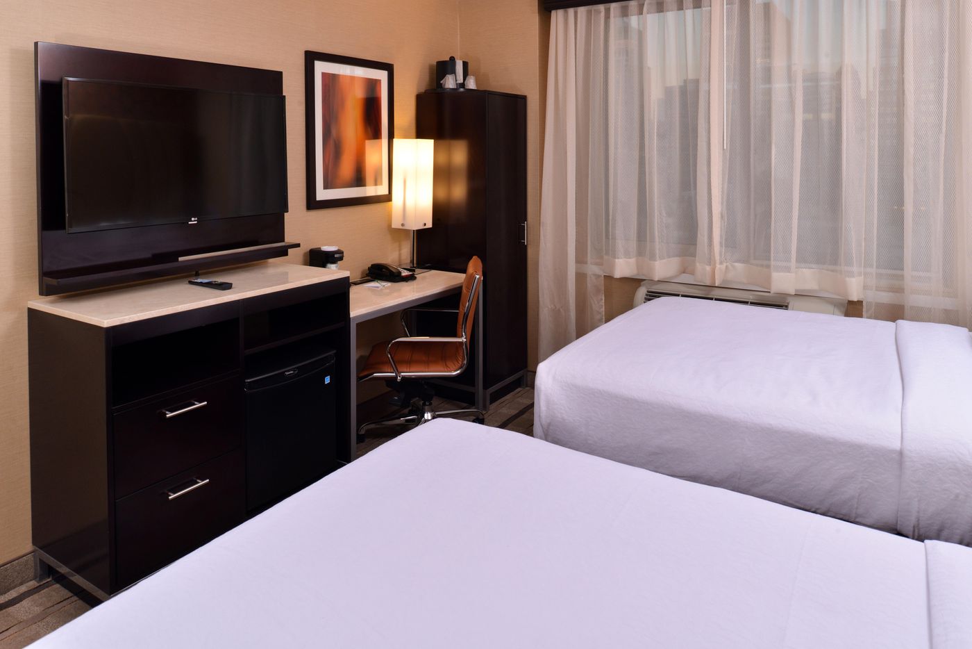 Holiday-Inn-New-York-City---Times-Square-Room-19