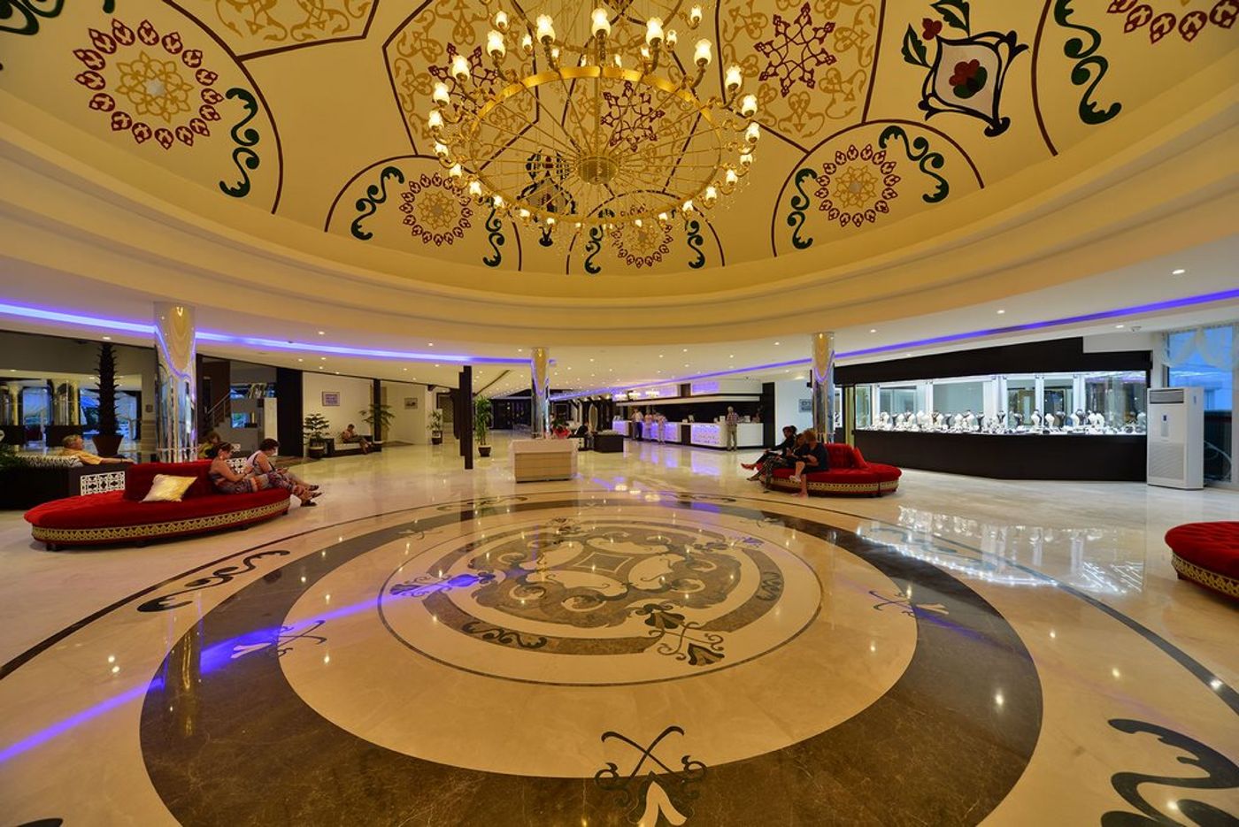 Side Royal Paradise Hotel