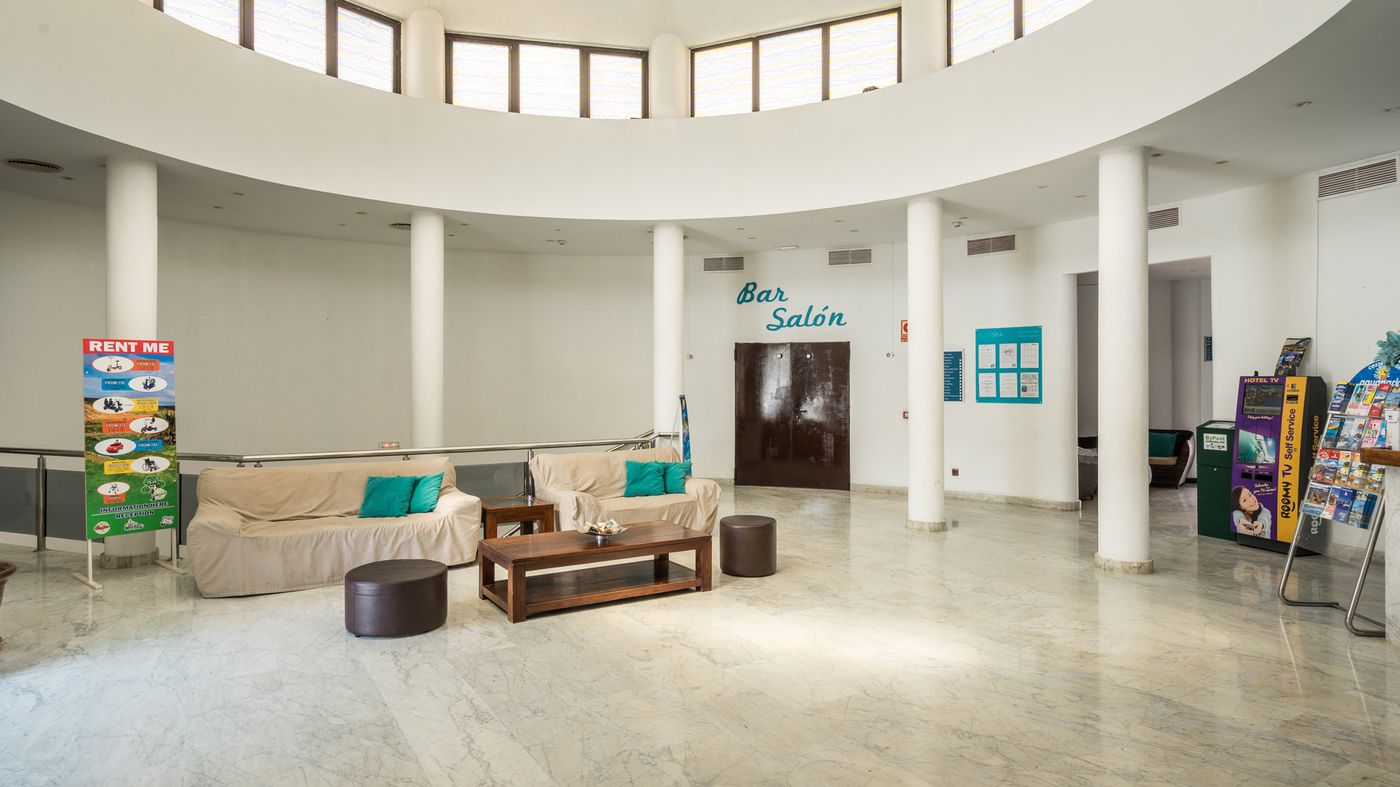 Blue-Sea-Apartamentos-Costa-Teguise-Gardens-Lobby-29