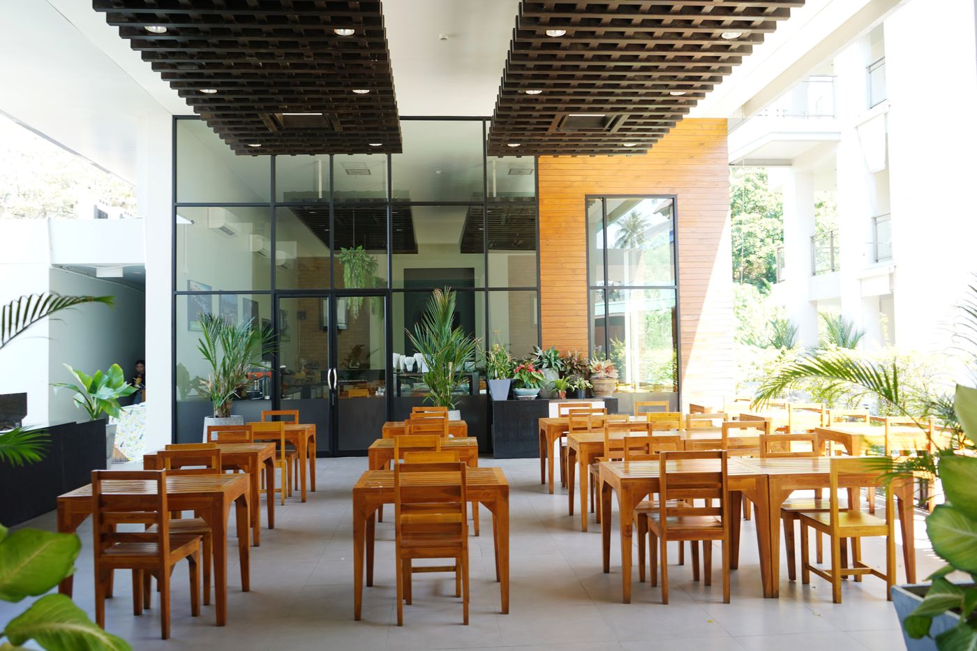 Sugar-Palm-Grand--Hillside-Restaurant-60