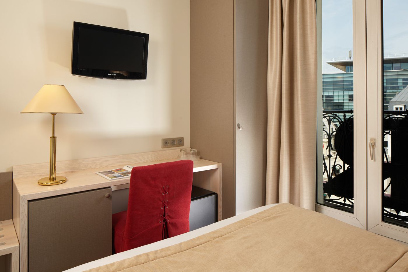 Fertel-Maillot-Room-5