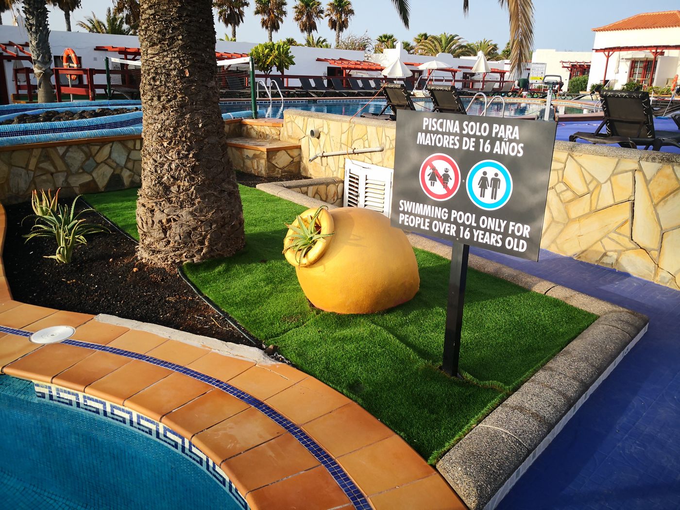 Castillo-Beach-Pool-9