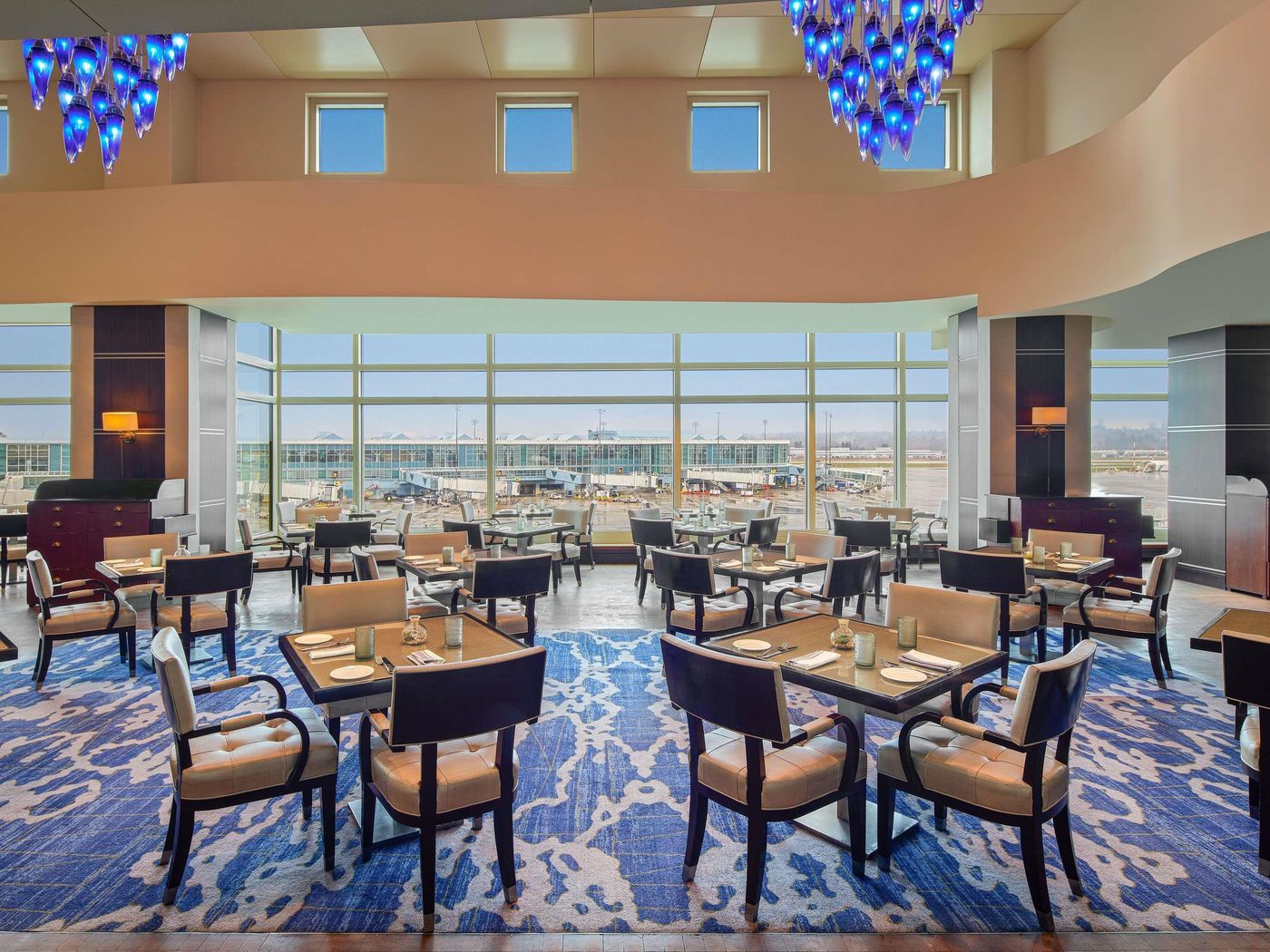 Fairmont-Vancouver-Airport-Restaurant-18