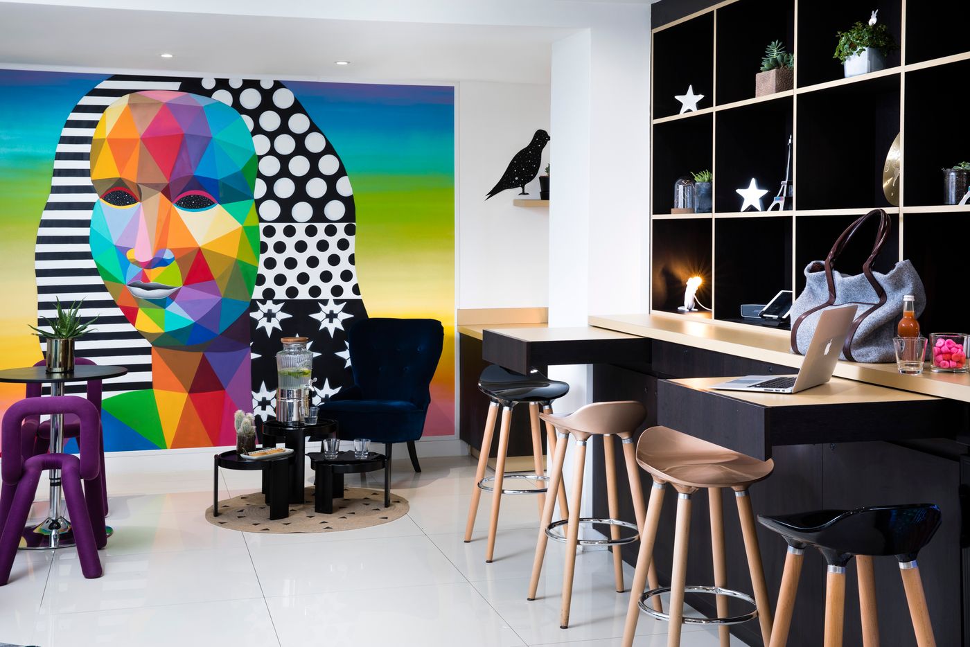 Au-Palais-de-Chaillot-Lobby-11