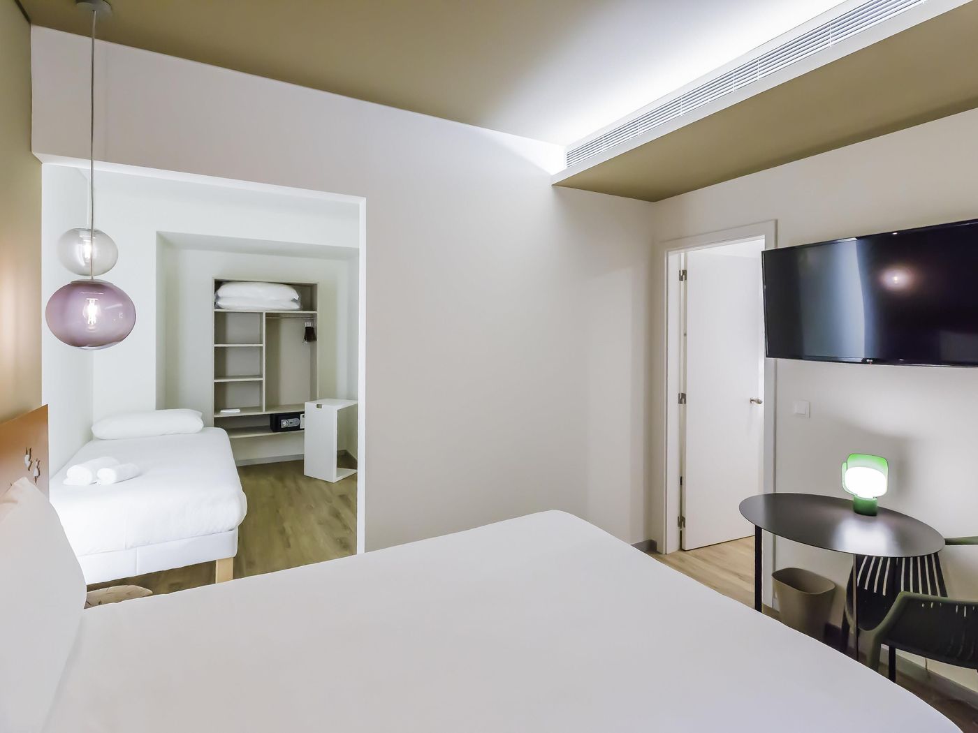 ibis-Styles-Lisboa-Centro-Marqu-s-de-Pombal-Room-31