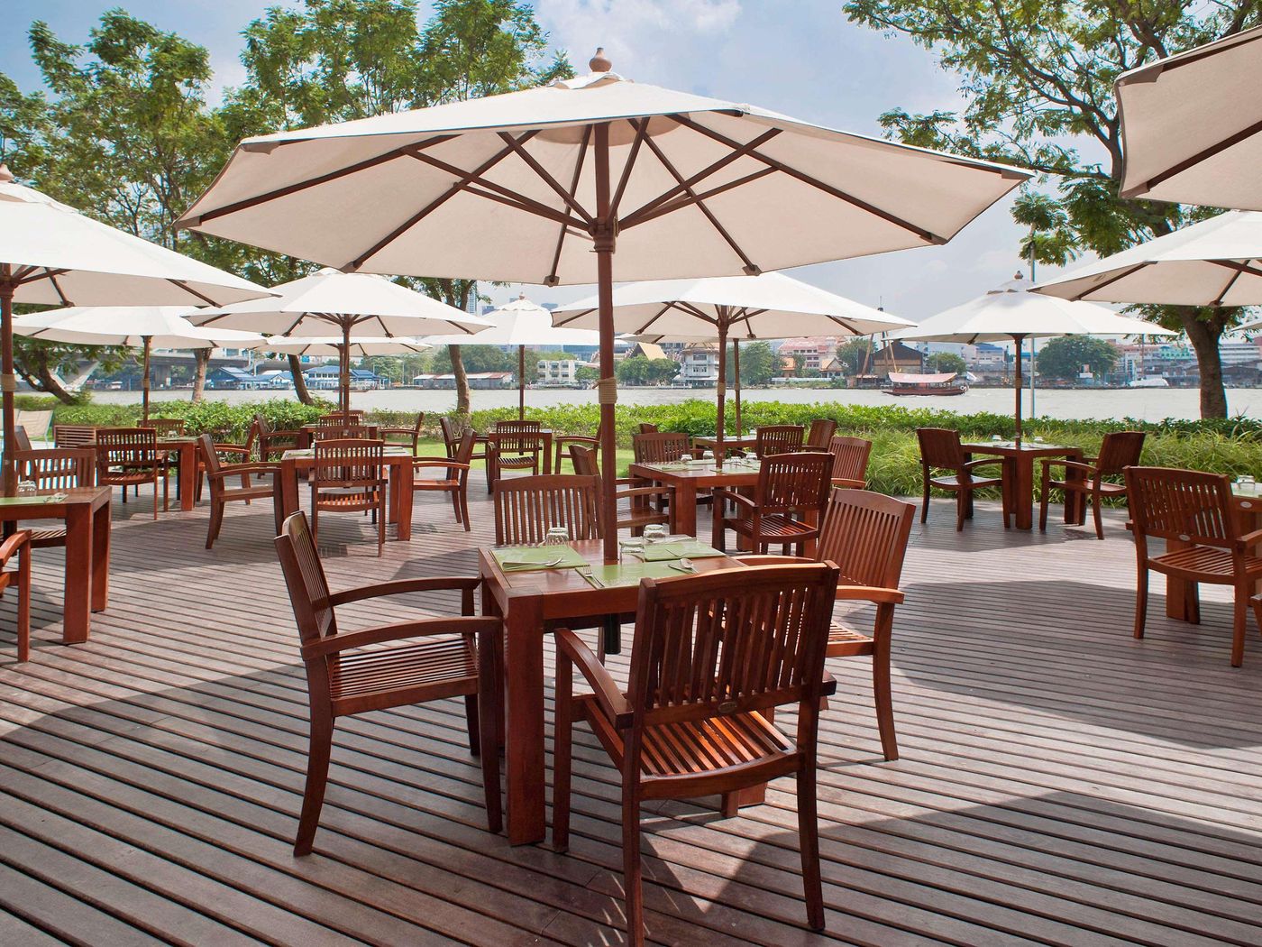 ibis-Bangkok-Riverside-Restaurant-22