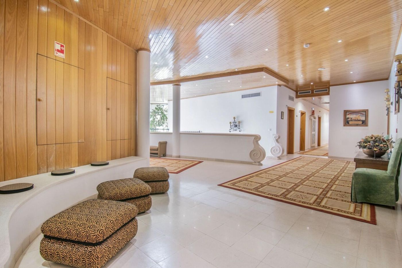 Hotel-Dom-Vasco-Lobby-7