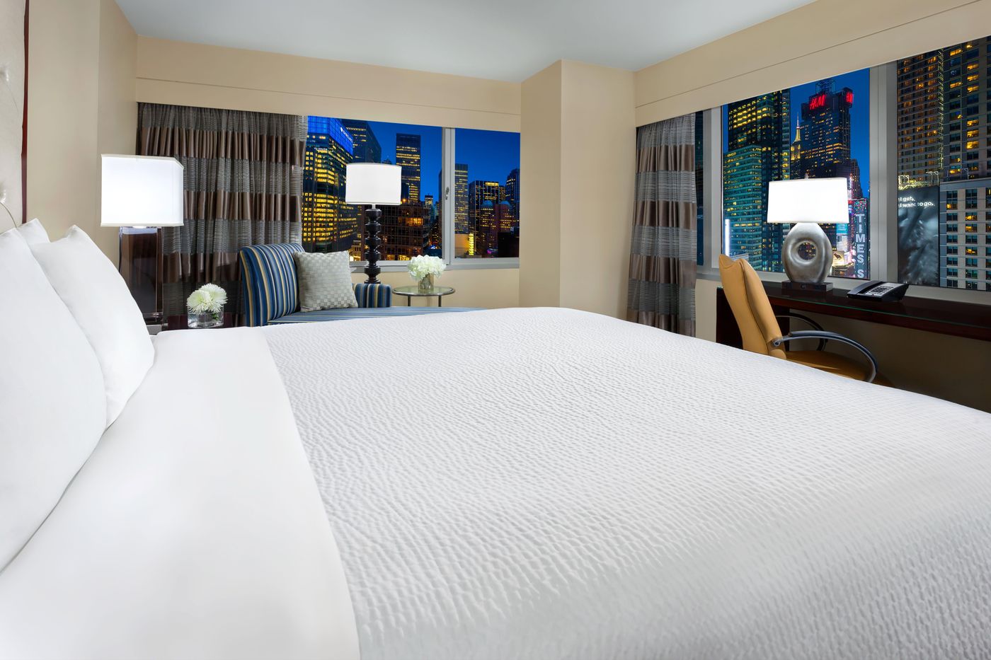 Crowne-Plaza-Times-Square-Manhattan-Room-26