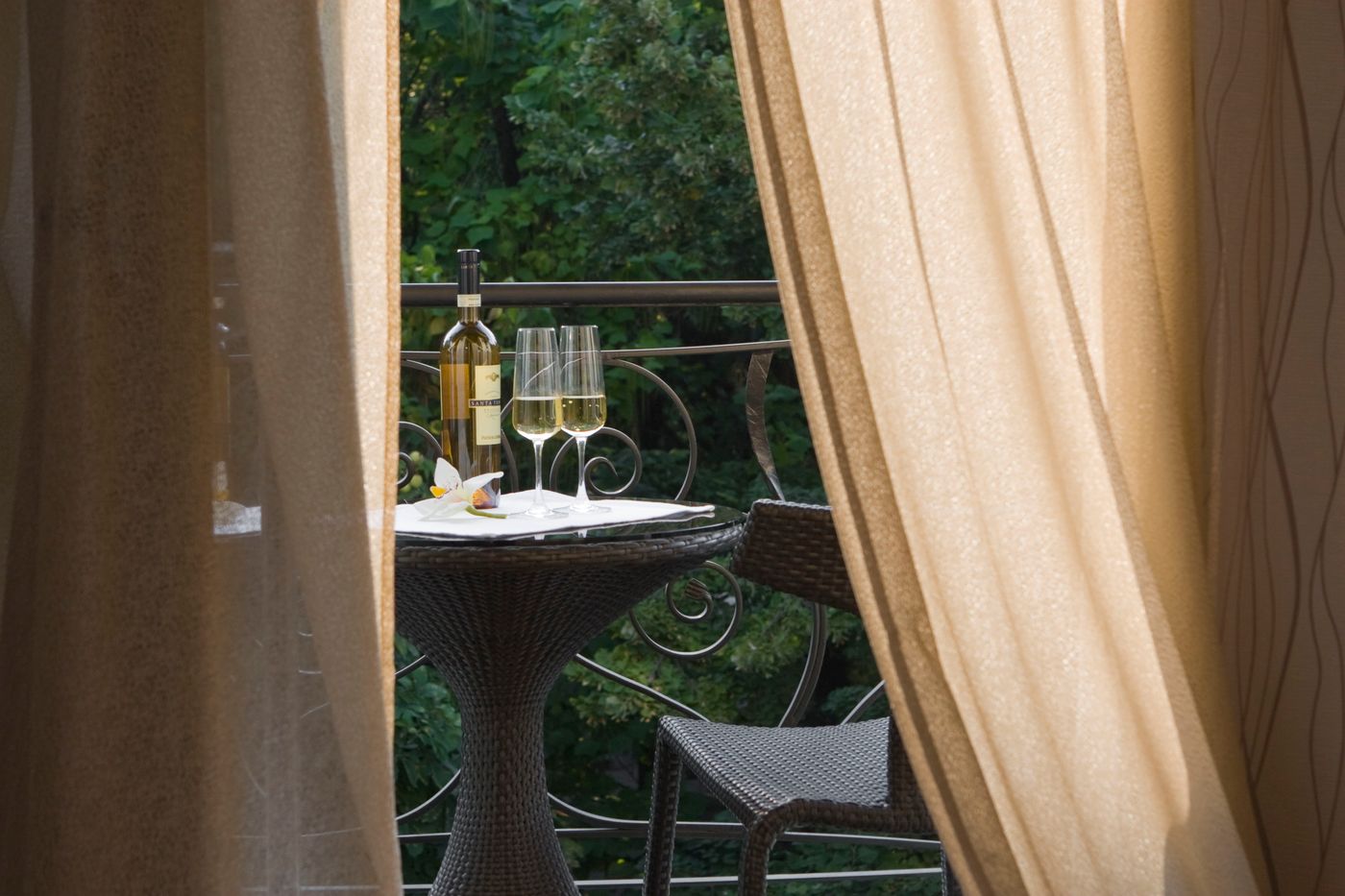 Famous-House-Room-10