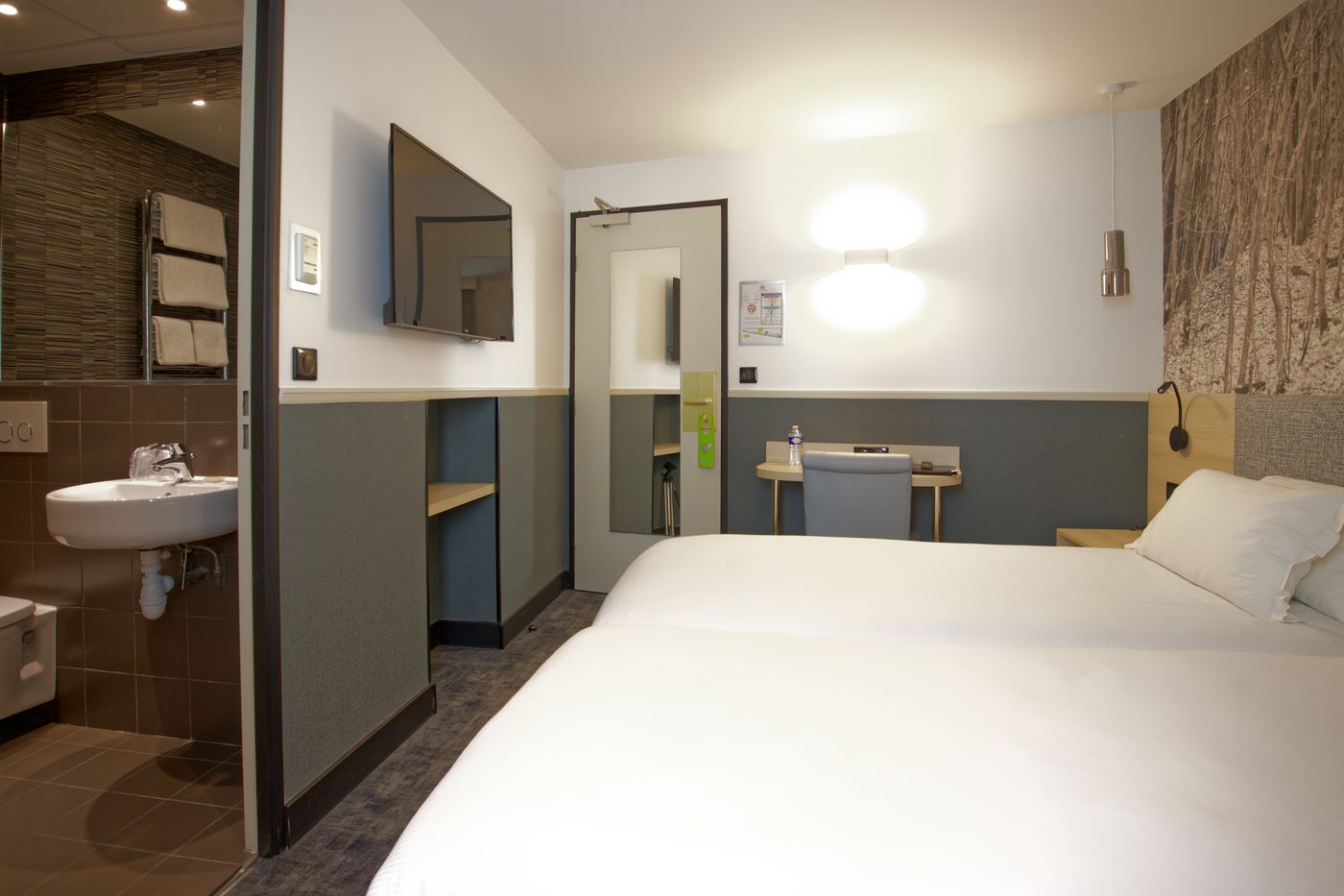 Appia-La-Fayette-Room-37