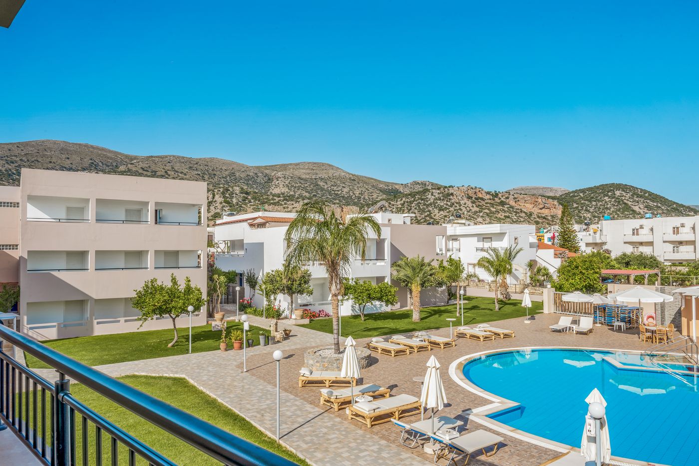 Maria-Rousse-Studios-Pool-15