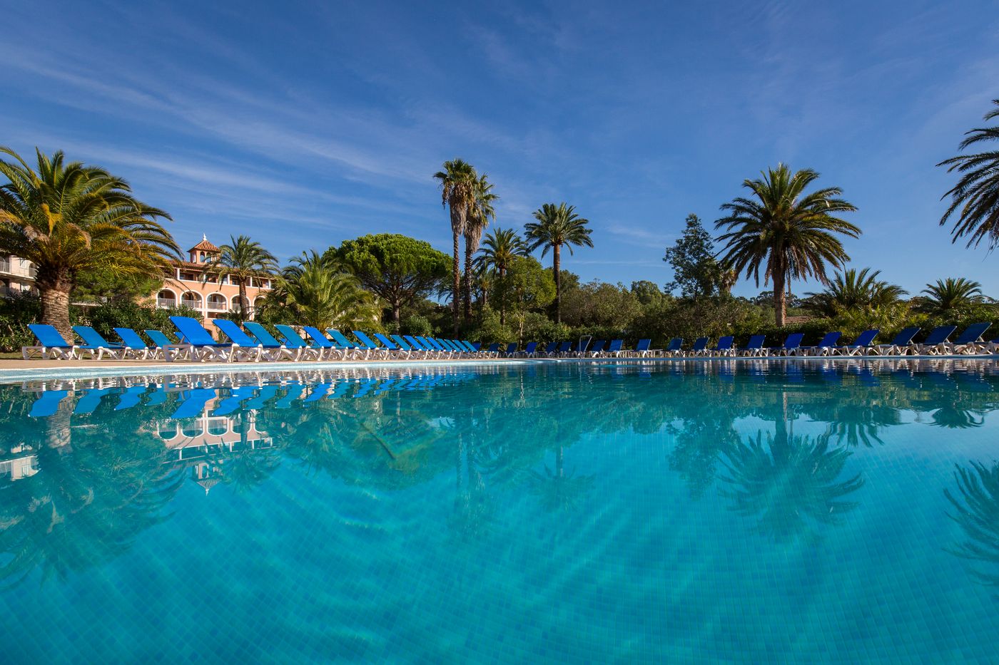 SOWELL-HOTELS-Saint-Tropez-Pool-3