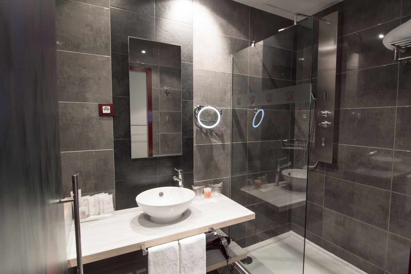 Petit-Palace-Santa-Barbara-Room-37