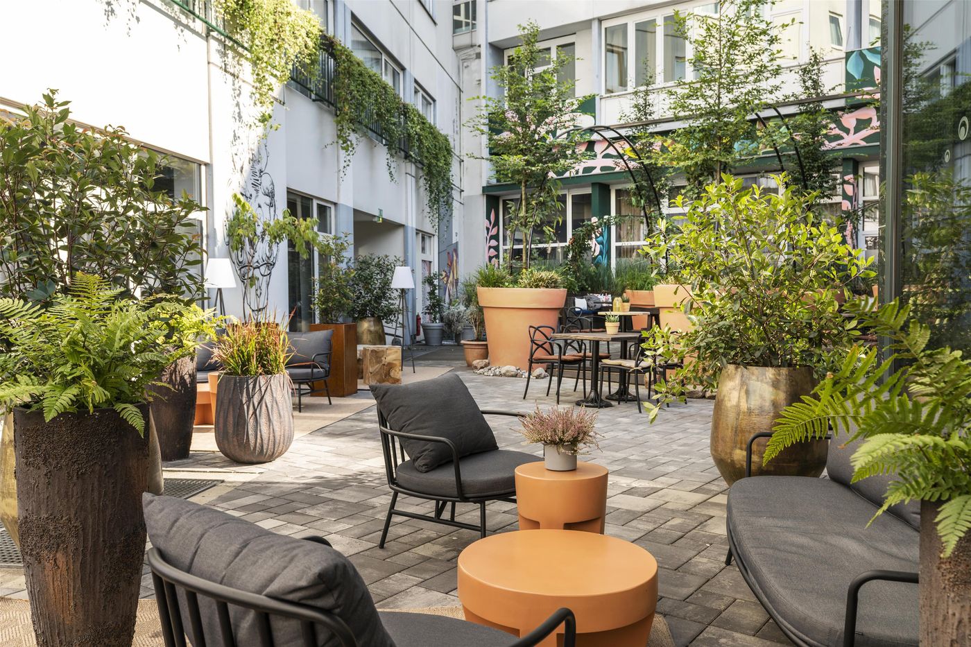 Hotel-Berlin--Berlin-Bar-60