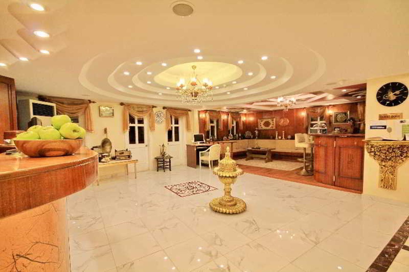 Historia-Hotel-Special-Class-Lobby-15
