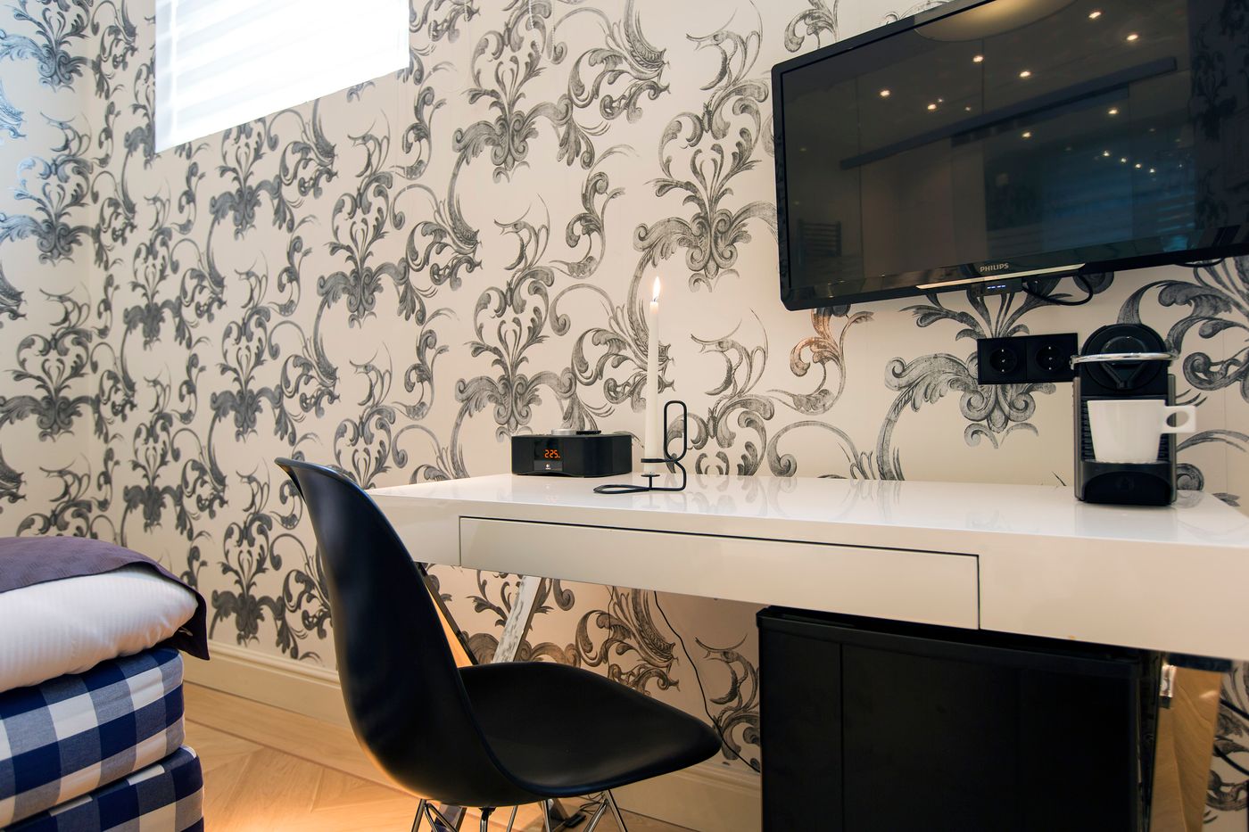 Amsterdam-Canal-Hotel-Room-28