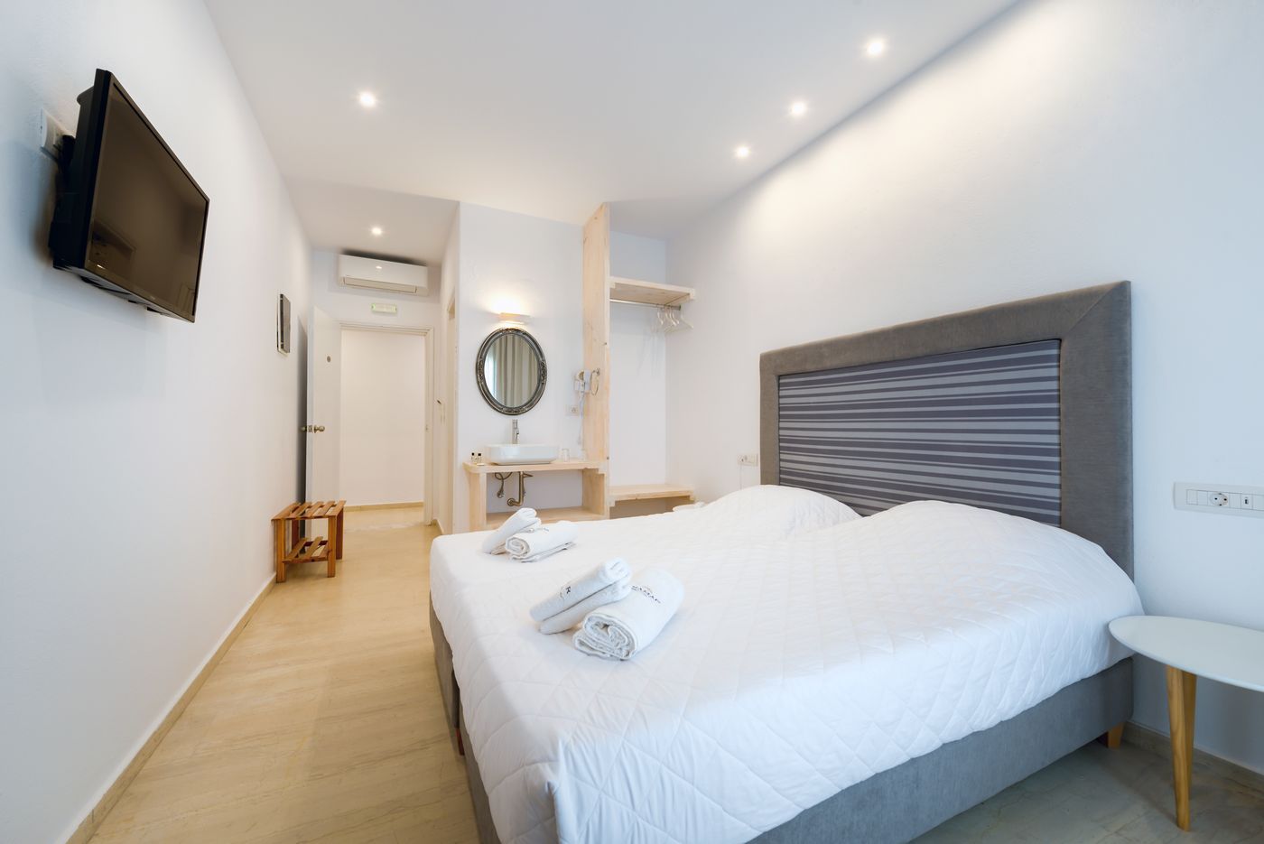 Anamar-Santorini-Room-12