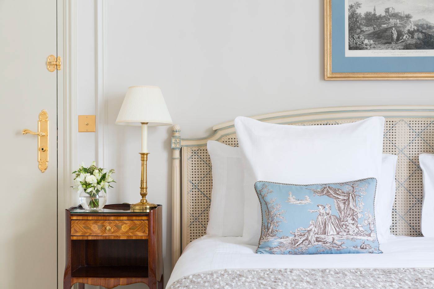 Le-Bristol-Paris-Room-43