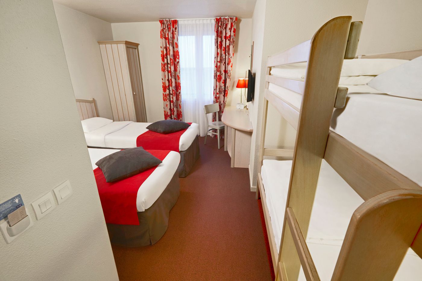 Campanile-Val-de-France-Ex-Kyriad-Disneyland-Room-27